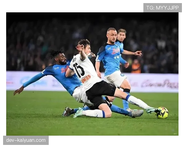 哈维回撤接应主导中场，出球效率压制对手逼抢