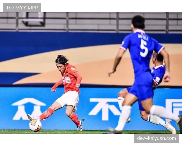 格列兹曼如何通过高位策应与无球跑动激活进攻体系